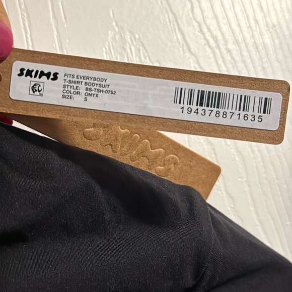 SKIMS FITS EVERYBODY T-SHIRT BODYSUIT - Picture 7 of 11